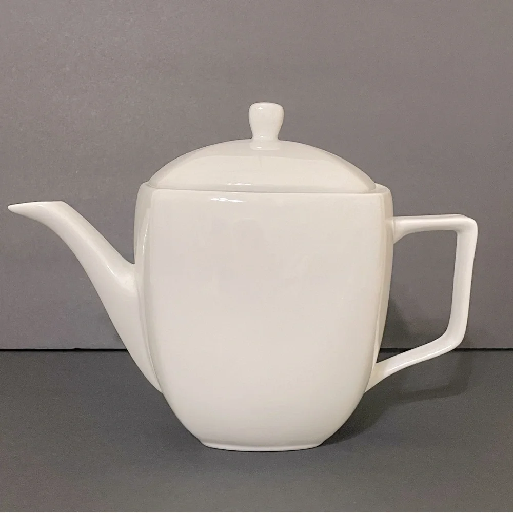 Modern White Ceramic 4 Cup Teapot or Coffee Kettle Like New
